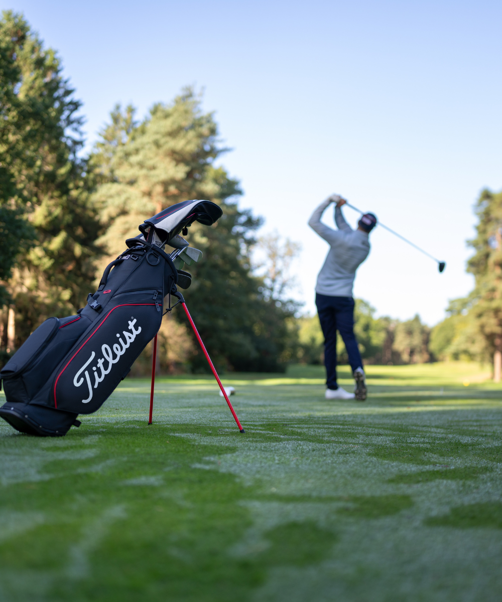 Vattentät golfbag från Titleist, modell players 4 stadry svart