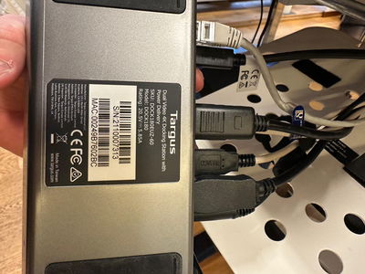 KOMPLETT ARBETSPLATS m. datorskärmar