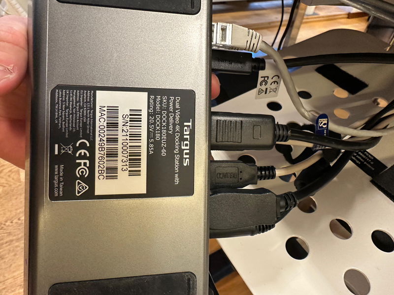 KOMPLETT ARBETSPLATS m. datorskärmar