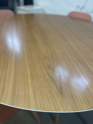 ARPER bord Ø133cm med 4st MUUTO stolar