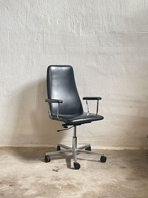 JOHANSON DESIGN Konferensstol i svart skinn