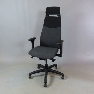 Kontorsstolar Volmar med armstöd och nackstöd