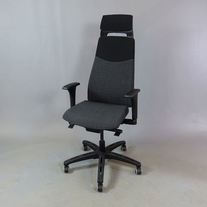 Kontorsstolar Volmar med armstöd och nackstöd