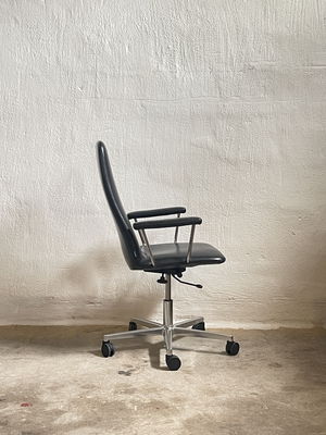 JOHANSON DESIGN Konferensstol i svart skinn