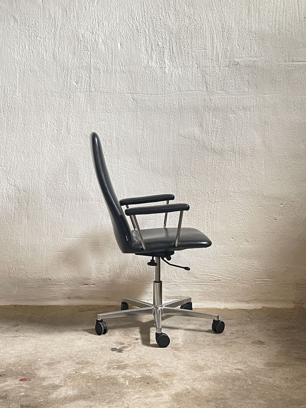 JOHANSON DESIGN Konferensstol i svart skinn