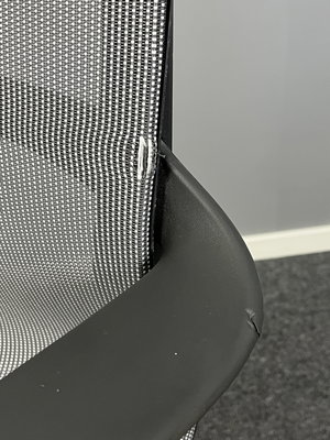 Herman Miller Setu (Skadad)