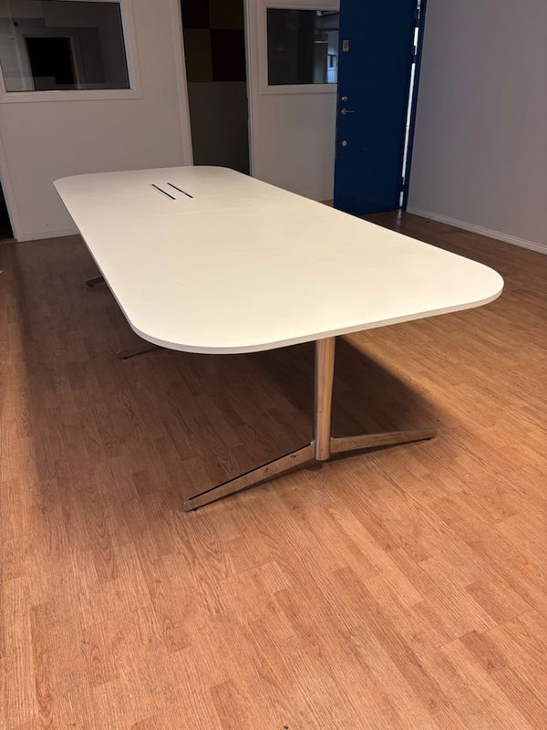 EDSBYN Konferensbord