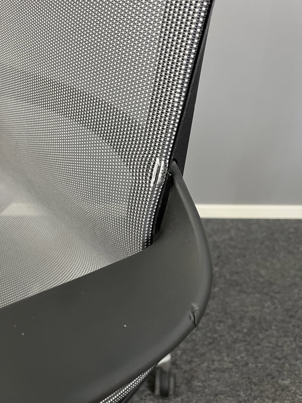 Herman Miller Setu (Skadad)
