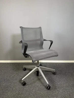 Herman Miller Setu (Skadad)