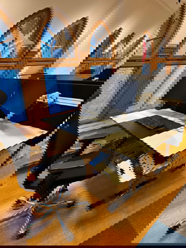 KOMPLETT ARBETSPLATS m. datorskärmar