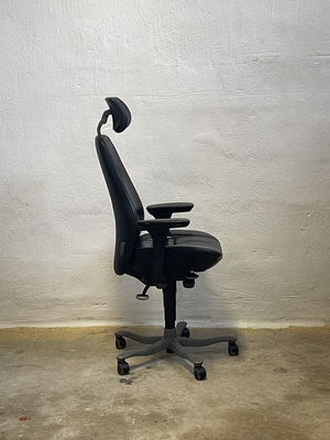 KINNARPS 8784 Svart läder