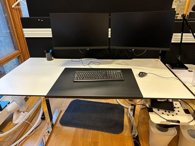 KOMPLETT ARBETSPLATS m. datorskärmar