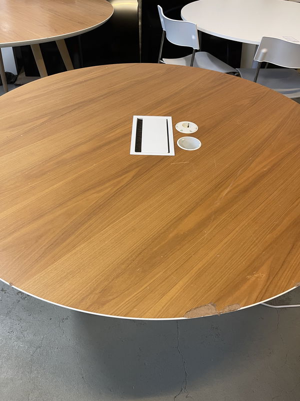 ARPER Runt bord Ø133cm