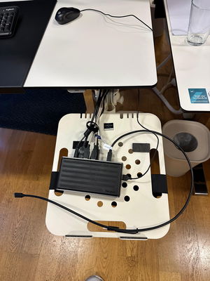 KOMPLETT ARBETSPLATS m. datorskärmar