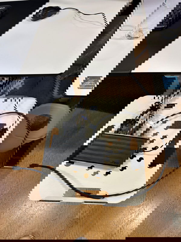 KOMPLETT ARBETSPLATS m. datorskärmar