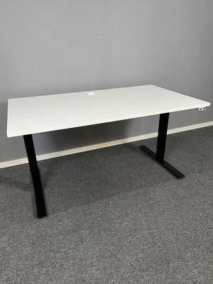 Edsbyn Höj & Sänkbart skrivbord 140cm