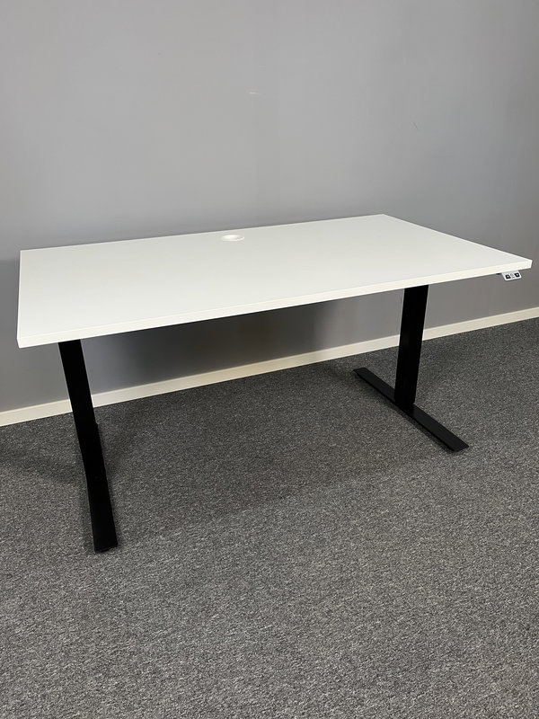 Edsbyn Höj & Sänkbart skrivbord 140cm