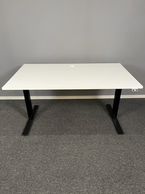 Edsbyn Höj & Sänkbart skrivbord 140cm