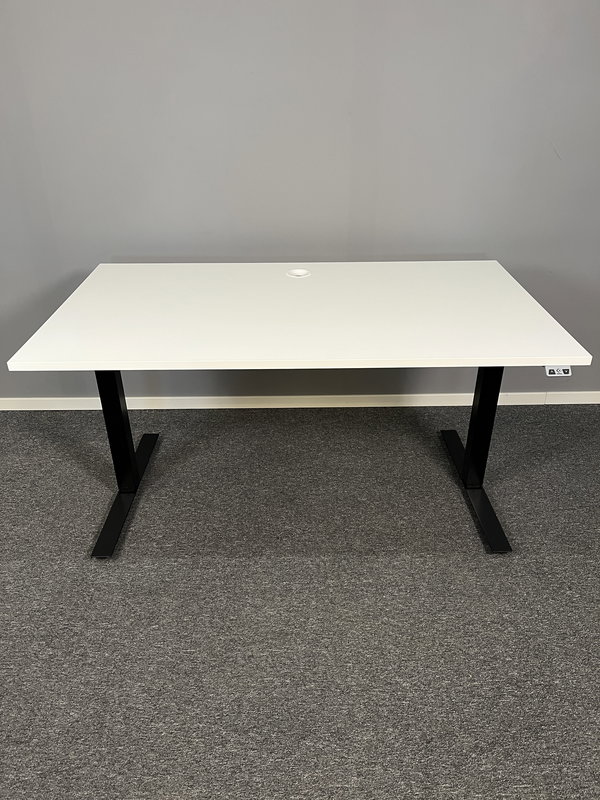 Edsbyn Höj & Sänkbart skrivbord 140cm