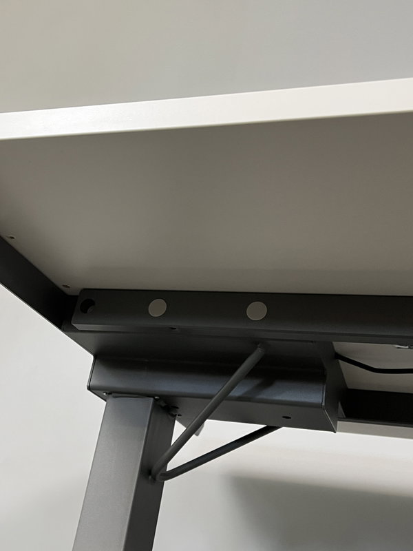 EFG Höj & sänkbart skrivbord 160cm