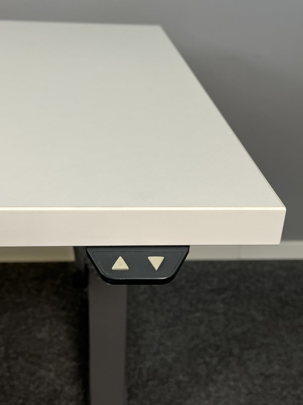 EFG Höj & sänkbart skrivbord 160cm