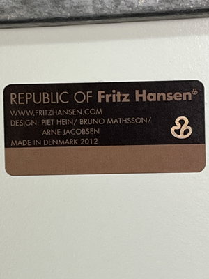 Cafébord Fritz Hansen A622 75cm diameter