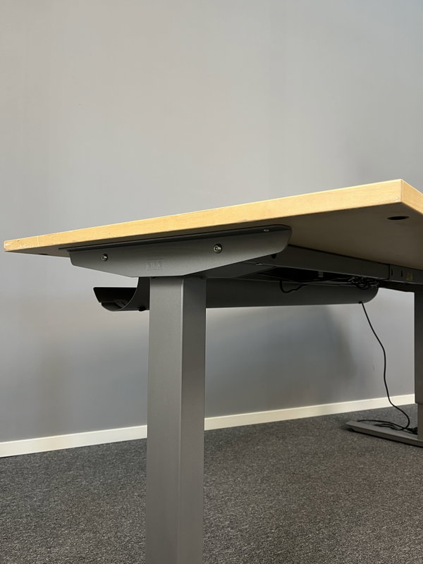 Höj & Sänkbart skrivbord EFG 180cm