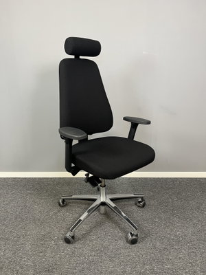 Kontorsstol Lanab 6340 svart tyg. Nackstöd, armstöd & svankstödspump