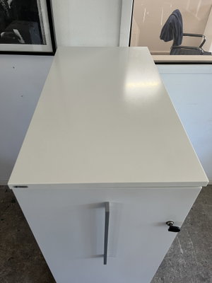 Towerskåp Edsbyn Vit. 1 vänster & 1 högerställd 80x130cm