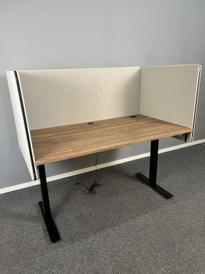 Höj & Sänkbart Skrivbord Rol Ergo 140cm med Bordsskärmar Lintex Edge
