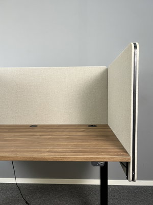 Höj & Sänkbart Skrivbord Rol Ergo 140cm med Bordsskärmar Lintex Edge