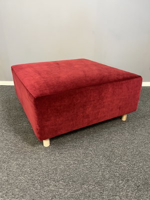 Sittpuff Jonas Ihreborn Polly Vinröd 84x84cm