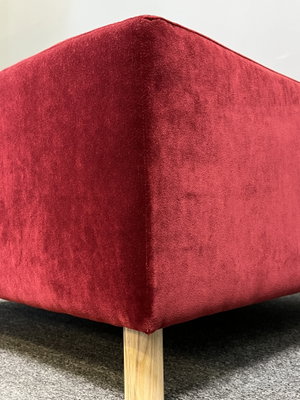 Sittpuff Jonas Ihreborn Polly Vinröd 84x84cm