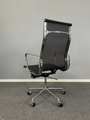 Kontorsstol Eames Management EA119 Mesh. Decomica Replica