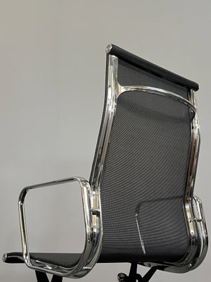 Kontorsstol Eames Management EA119 Mesh. Decomica Replica
