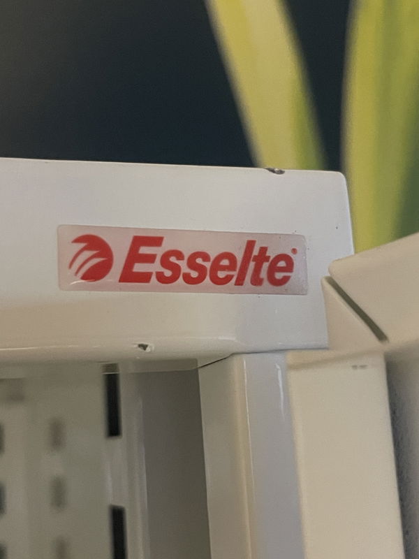 ESSELTE Plåtskåp