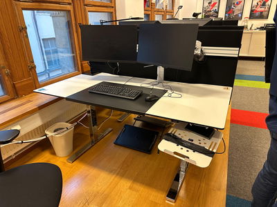 KOMPLETT ARBETSPLATS m. datorskärmar