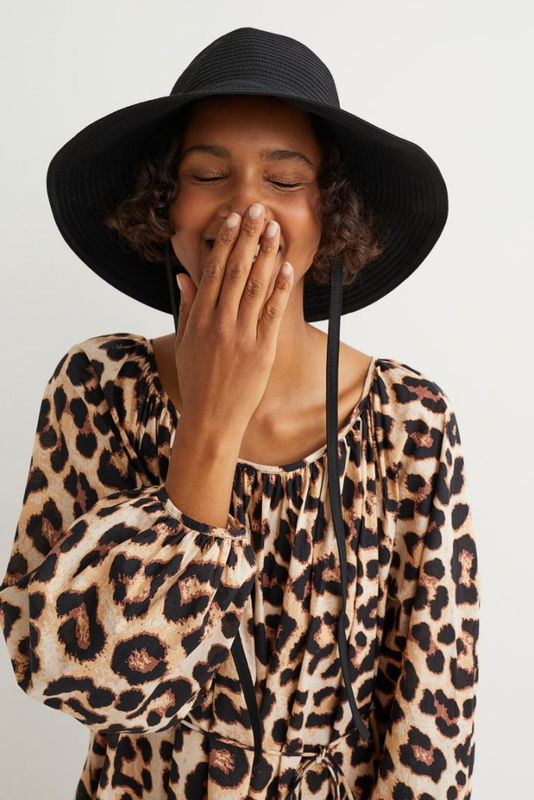 Solhatt med knytband