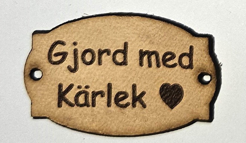 Skinnetikett "Gjord med kärlek"   10 st/fp.
