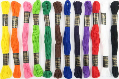 Broderigarn 6-trådigt  10 dockor á 7 m./fp.