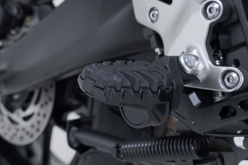 EVO FOOTREST KIT BLACK