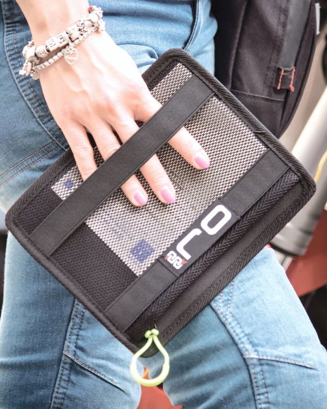 DOCUMENT POUCH BLACK