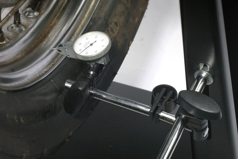 STAND WHEEL TURNING AND BALANC