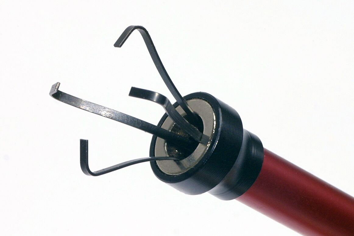 TOOL MAGNETIC CLAW PICKUP