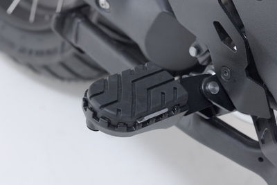 ION FOOTREST KIT BLACK