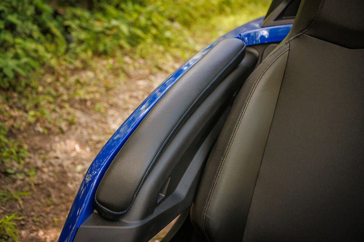 ARMREST PADS SLINGSHOT BL