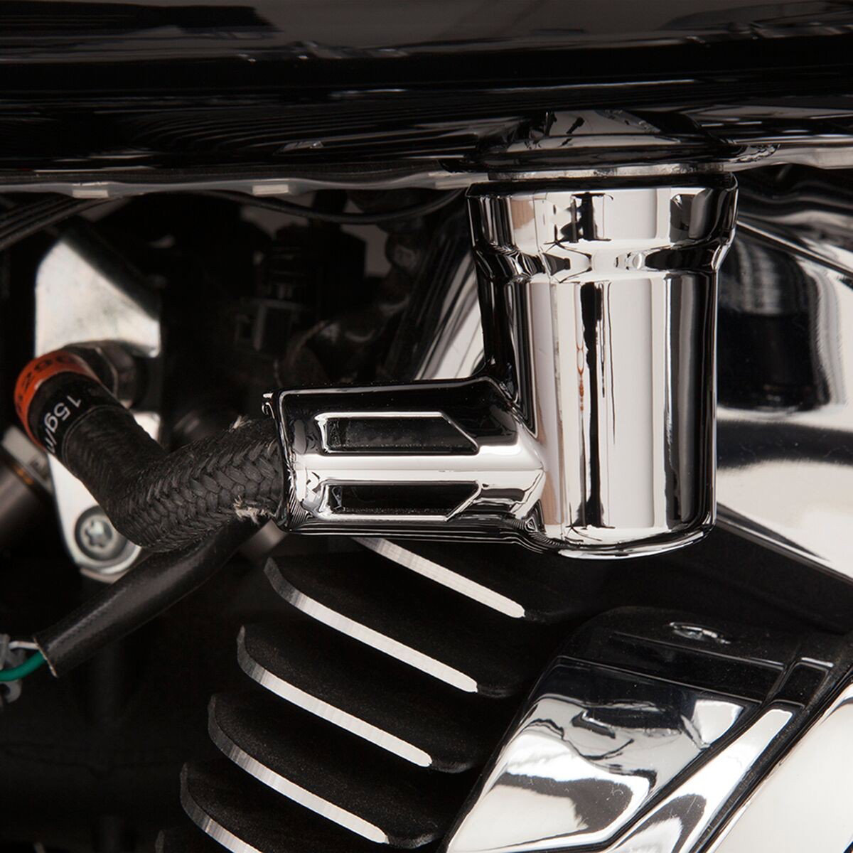 COVER FUEL FTNG 01-17 CH