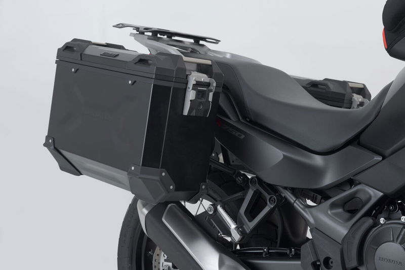 TRAX ADV aluminium väsksystem. Honda XL750 Transalp 23-26 Svart