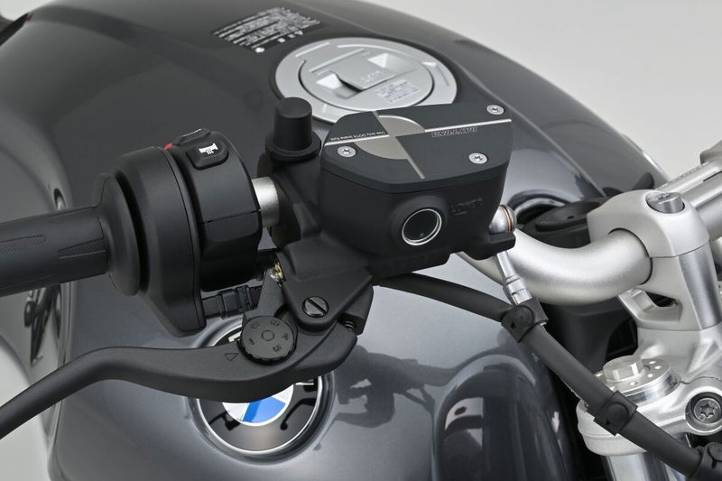 MASTER CYLINDER CAP FRONT RNIN
