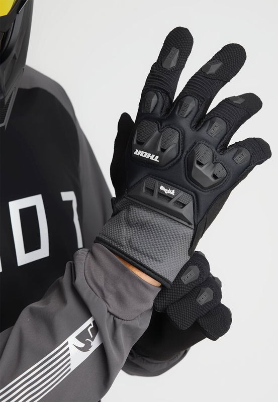 GLOVE TERRAIN BLACK/CHARCOAL 3